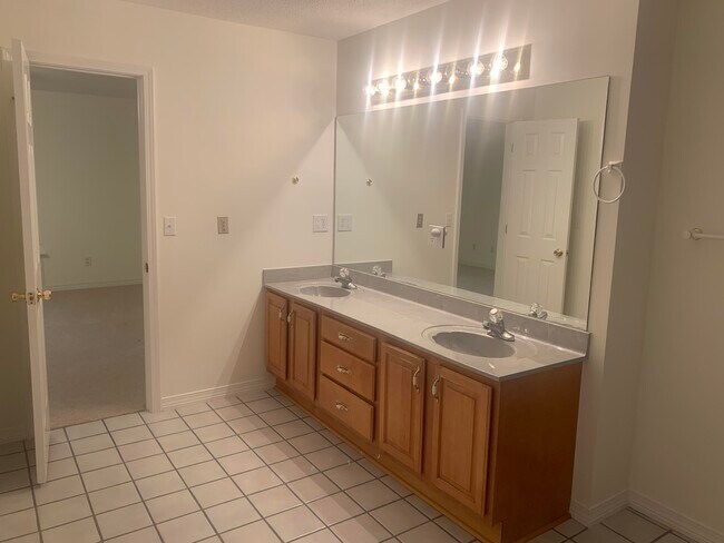 Building Photo - 343 Ruckel Dr