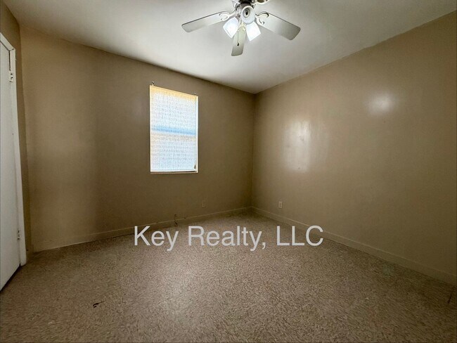 Building Photo - 413-B Hickory Street
