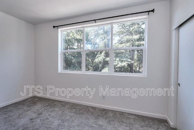 Building Photo - 396 Midstream Ln