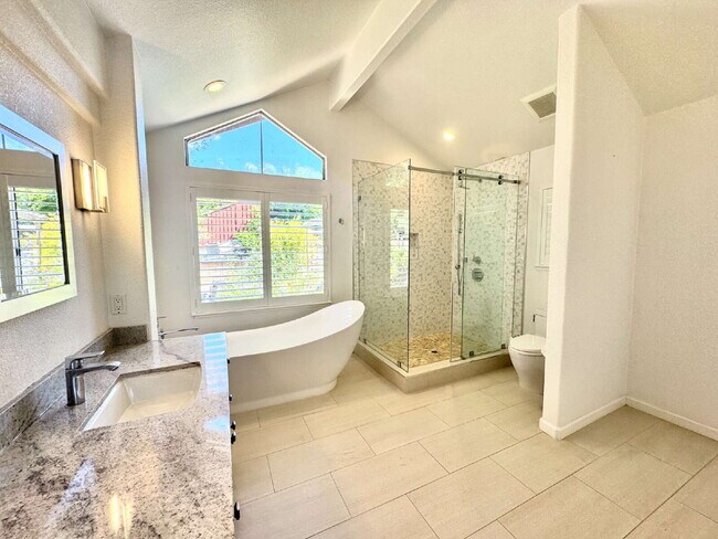 Building Photo - Bright 4 Bedroom San Jose Home With Tall Ceilings