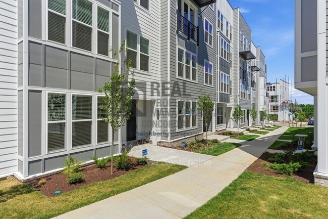 Building Photo - 110 Zola Aly