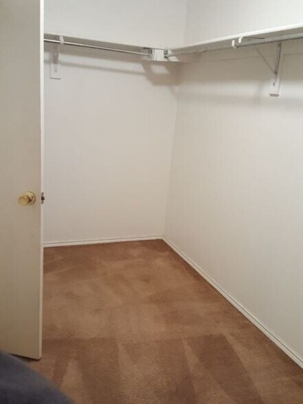 Building Photo - 6717 Dream Dust Dr