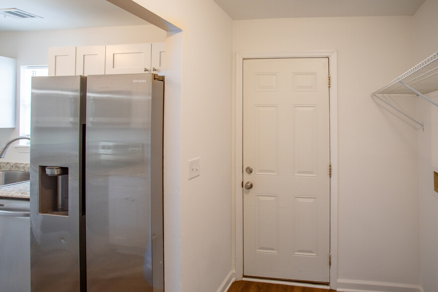 laundry room and side entrance - 1220 E 57th St