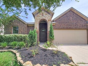 Building Photo - "Charming 3-Bed, 2-Bath Retreat in Humble, TX – Your Perfect Home Awaits on Justin Ridge Ln!"