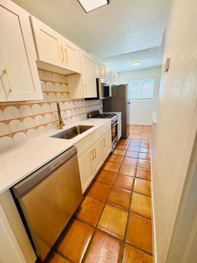 Building Photo - 817 S Melody Ln