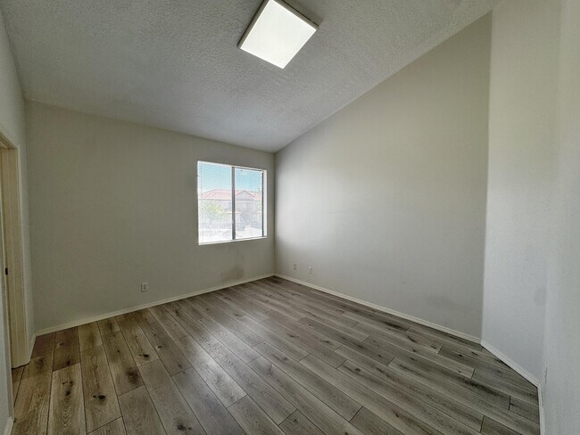 Building Photo - 1105 Meadowlark Way SE