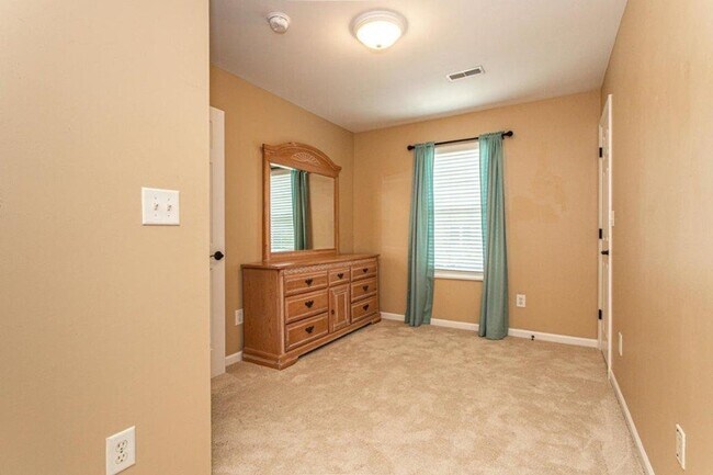 Building Photo - Farragut 37934 -  3 bedroom, 2.5 bath home...