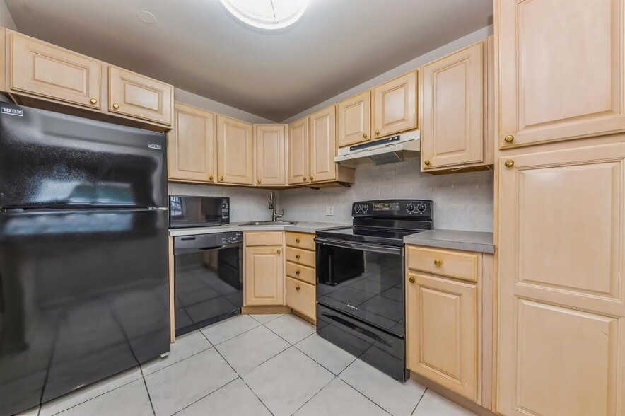 Building Photo - 2405 Lowson Blvd