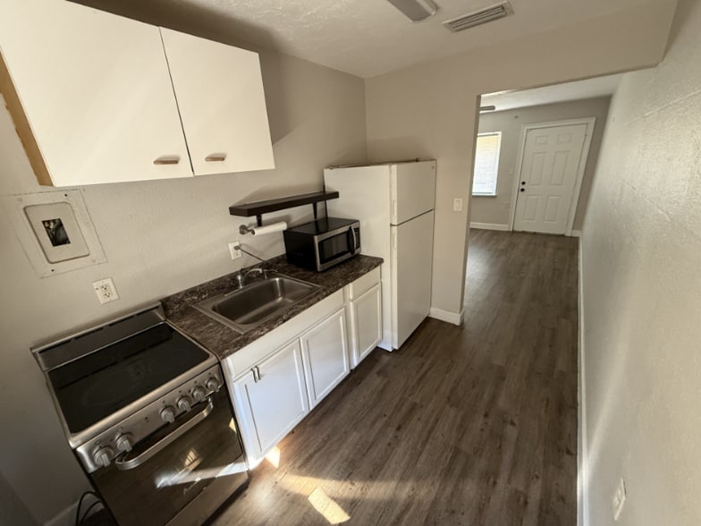 Building Photo - 508 9th Ave E