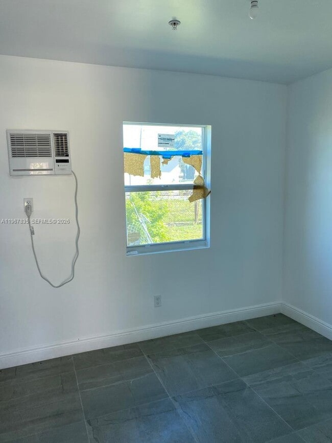 Building Photo - 4023 SW 19th St