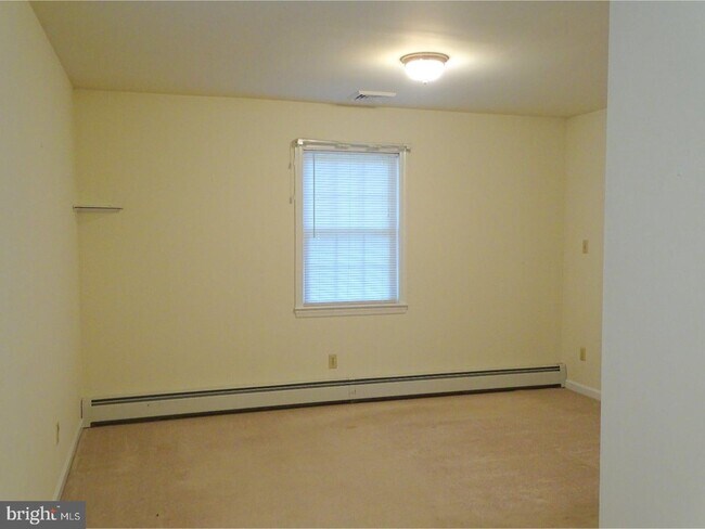 Building Photo - 17 Ridge Rd