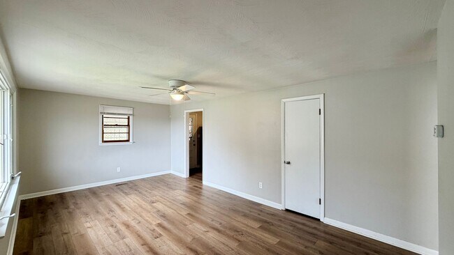 Building Photo - Updated One-Level Brick Home with Mountain Views