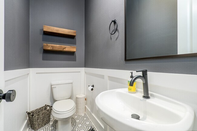 Building Photo - 5355 Creekmont Oaks Ln