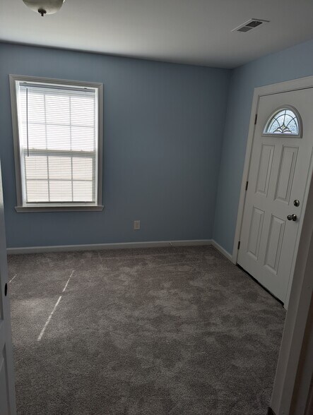 Building Photo - 8073 River Rd SE