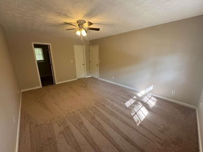 Building Photo - 348 Freshman Dr