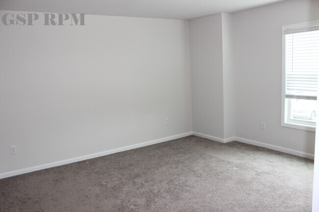 Building Photo - 17 Apricot Ln