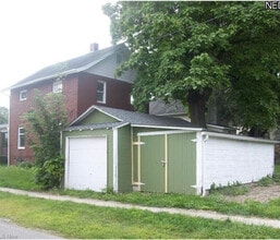 Building Photo - 521 Garfield St