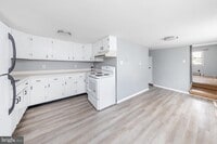 Building Photo - 114 E Millbrooke Ave