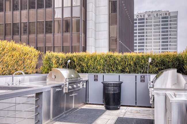 Building Photo - 612 Flower St