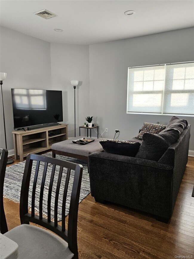 Building Photo - 93 Hempstead Ave