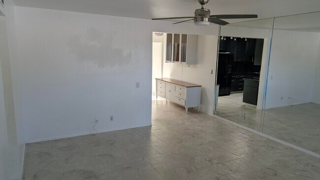 Building Photo - 425 Bradshaw E Ln