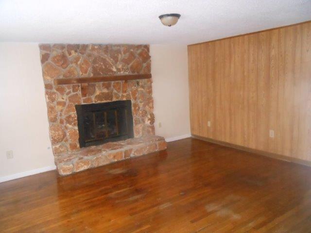 Building Photo - AVAILABLE NOW!!!! Large Lot and Northland ...