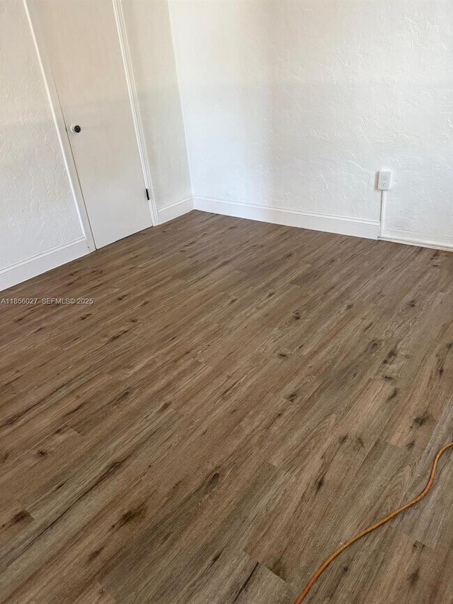 Building Photo - 1432 NE 163rd St