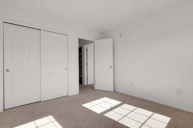 Building Photo - $2,250.00- 2 bed, 2 bath Condo with detach...