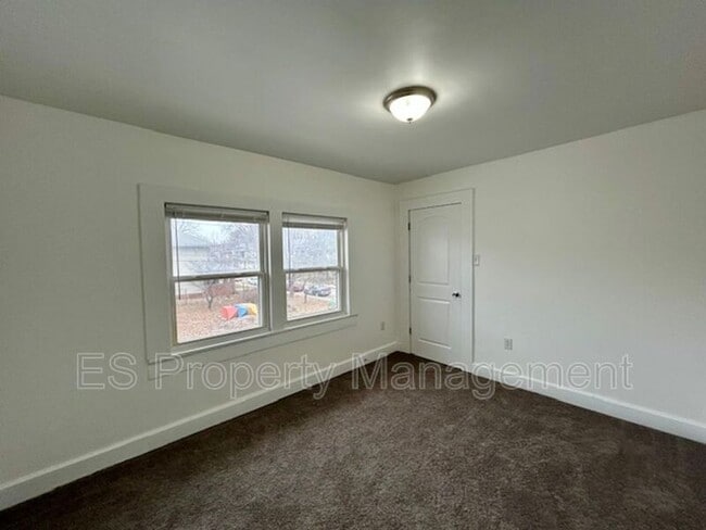 Building Photo - 2960 N Park Ave