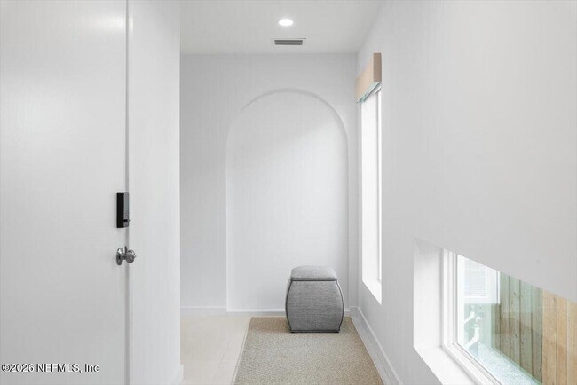 Building Photo - 114 12th Ave S