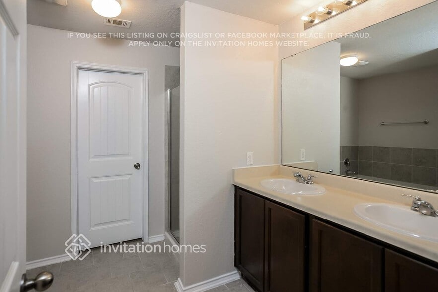 Building Photo - 15121 Cinnamon Teal