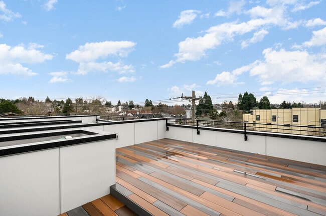Building Photo - 1424 N 80th St
