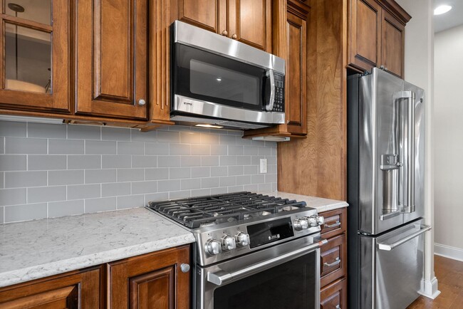 Building Photo - Pet Friendly Four Bedroom off Exit 8!