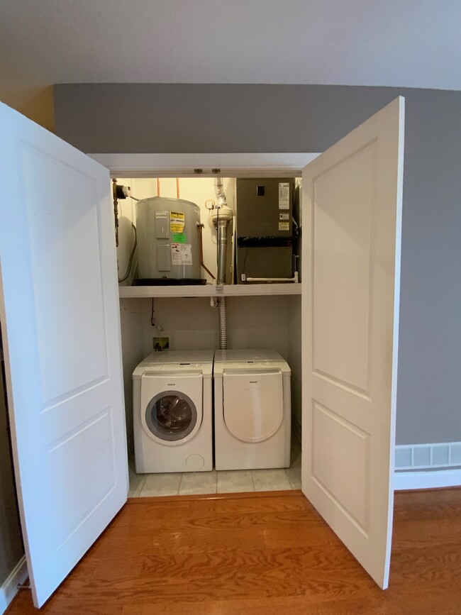 Laundry Closet - 2011 Frankfort Ave
