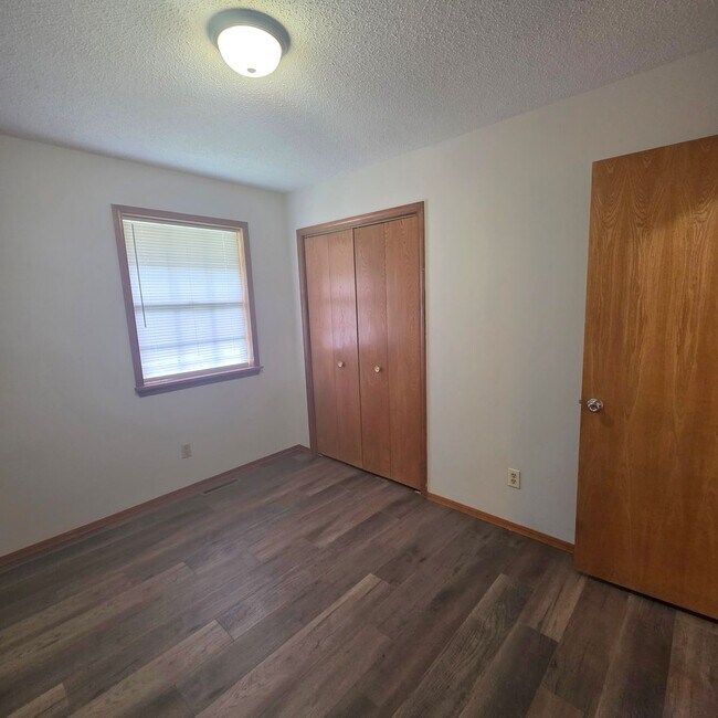 Building Photo - 3228 W Village Ln