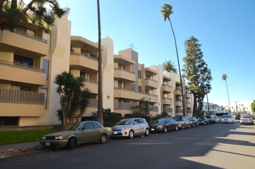 Primary Photo - 5th Street Apartments- Luxurious Bedrooms with Covered Parking! Call Now!