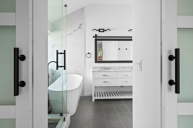 Building Photo - 6408 Back Bay Ln