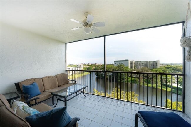 Building Photo - 2240 N Cypress Bend Dr