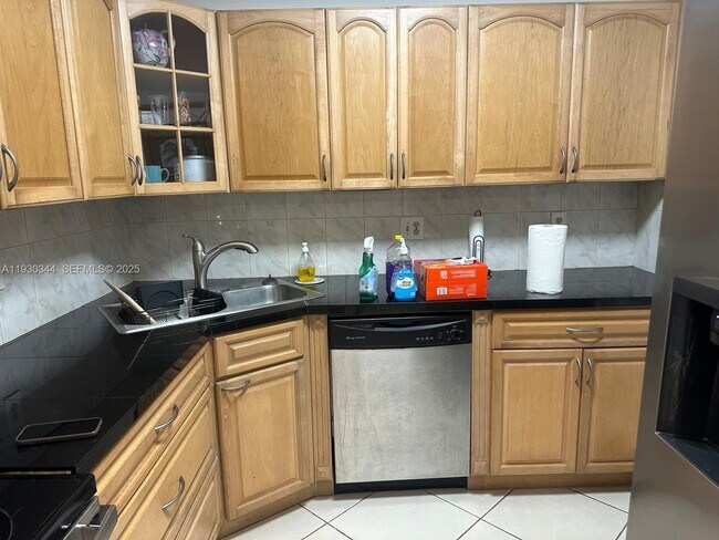 Building Photo - 1801 S Ocean Dr