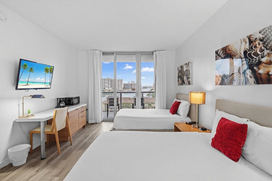 Building Photo - 2602 E Hallandale Beach Blvd