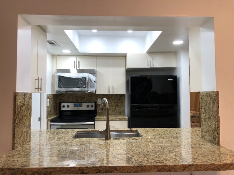 Building Photo - 8409 NW 59th Ct