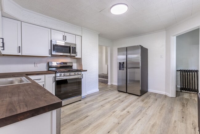 Building Photo - 626 Excelsior St