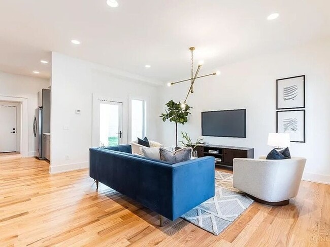 Building Photo - 1325 Knowlton St