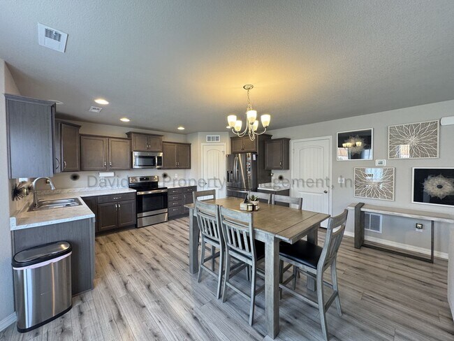 Building Photo - Stunning 3 Bedroom House in Falcon