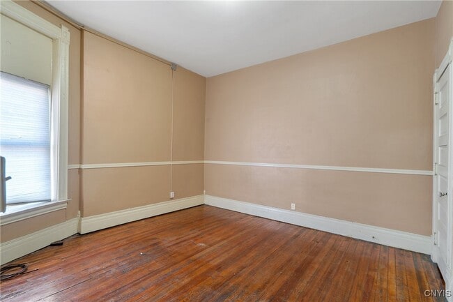 Building Photo - 319 N Salina St