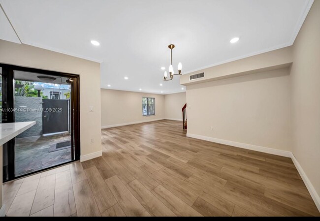 Building Photo - 4718 SW 67th Ave