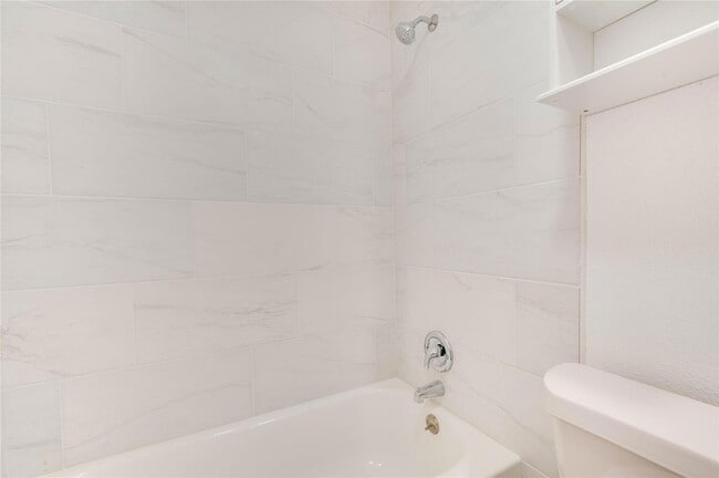 Building Photo - 706 Scenic Dr