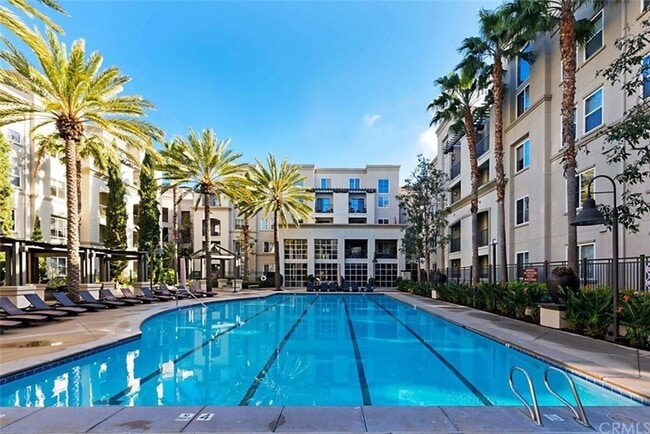 Building Photo - Stylish 2-Bedroom Condo with Resort Amenit...