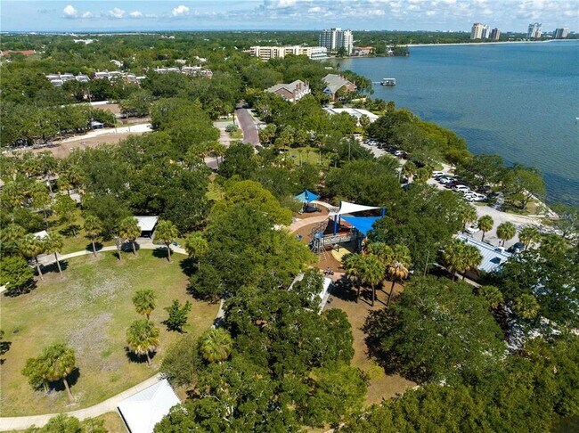 Building Photo - 3005 W Helen Ave