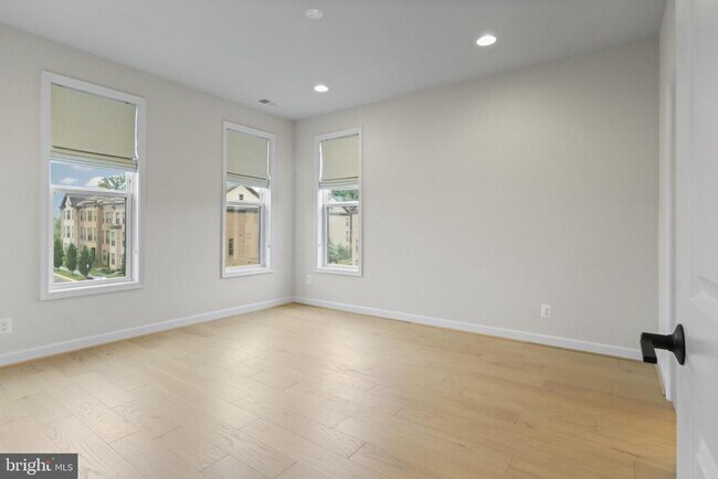 Building Photo - 12311 W Oaks Dr